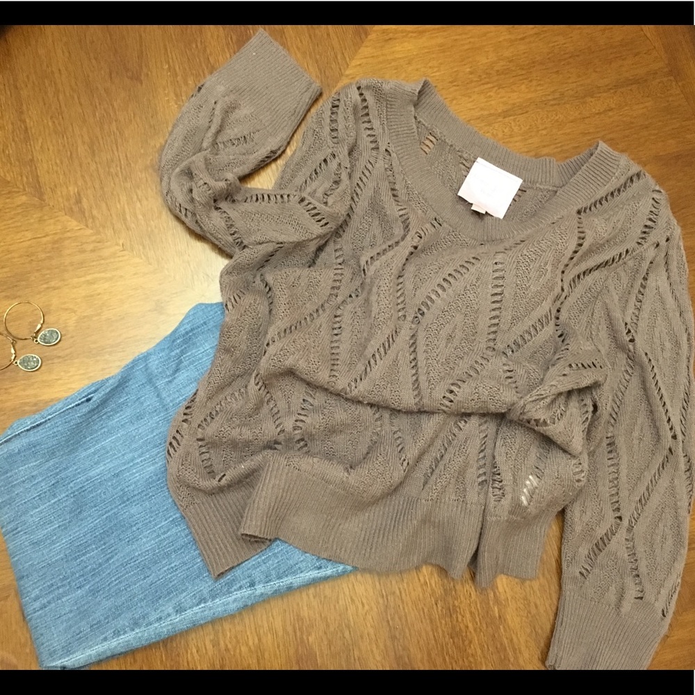 Light weight sweater. Size L.